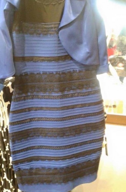 Arany és fehér vagy kék és fekete ruha?