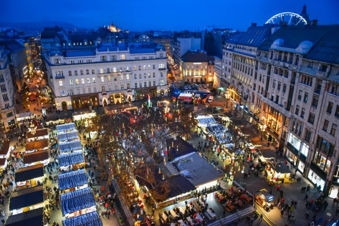 Budapesti Adventi- és Karácsonyi Vásár a Vörösmarty téren 2021-ben! Nyitvatartás itt!