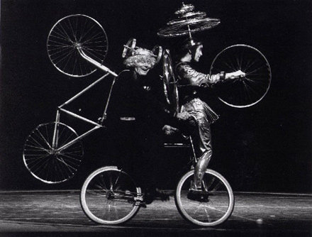 Cirque Invisible a Trafóban! Jegyek és videó itt! Érdemes megnézni!