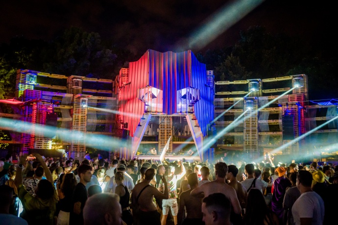 Európa egyik legkülönlegesebb elektronikus zenei helyszíne idén Yettel Colosseum lesz a Szigeten!