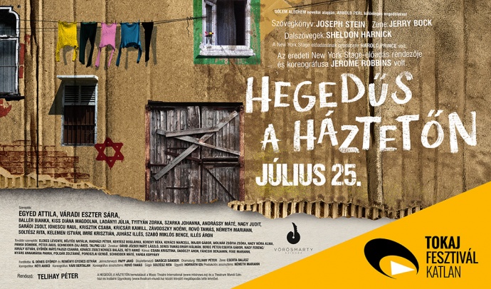 Hegedűs a háztetőn a Tokaji Fesztiválkatlanban - Jegyek itt!