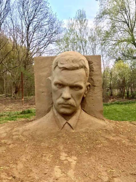 Homokszobor József Attila! Nézd meg te is!