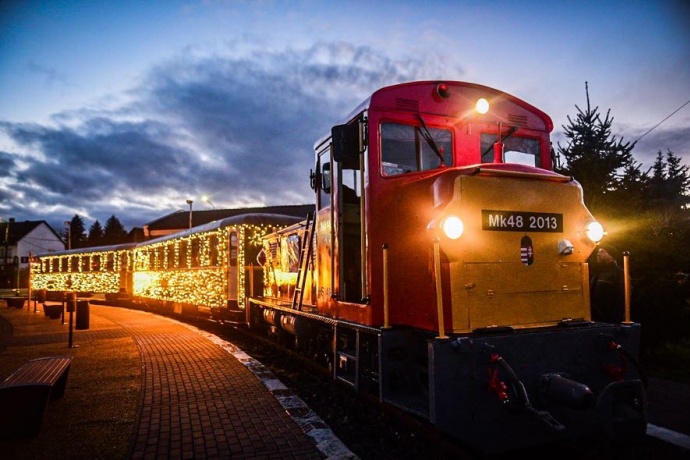 Idén is jár Balatonfenyvesen a Fényvonat!