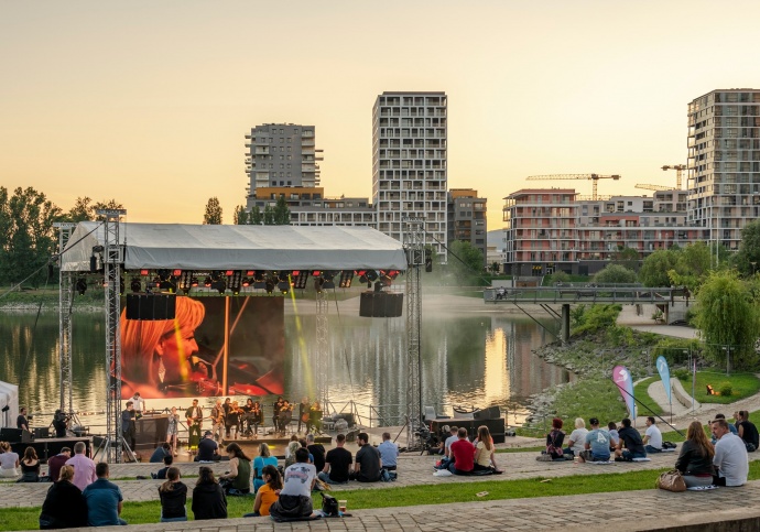 INGYEN vár Budapest leghangulatosabb Duna parti mozija!