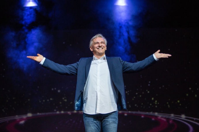 Isteni végjáték Budapesten - Isten szerepében Alföldi Róbert