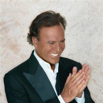 Julio Iglesias koncert Budapesten! Jegyek már kaphatóak a Sportarénás koncertre!