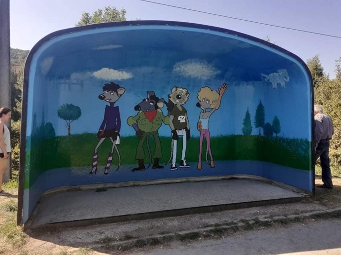 Macskafogós buszmegálló készült!