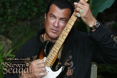 Steven Seagal Budapesten koncertezik - Jegyek itt!