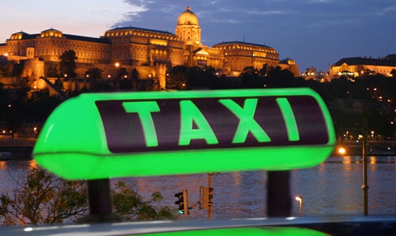 Taxigaléria Budapesten! Taxikban láthatjuk a festők képeit!