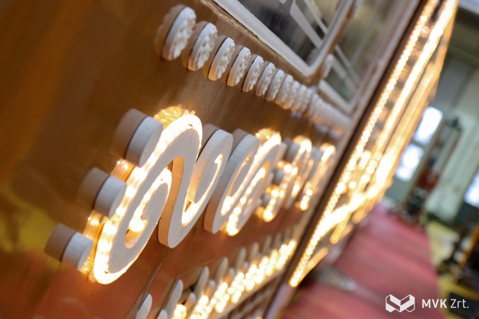 Új dizájnnal indul útjára a Miskolci Adventi Villamos 2023-ban!